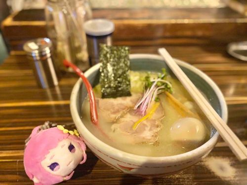 今月の近侍はおれさー。よろしくなぁ。
昨日はあるじがずっと気になってたらーめん屋にようやく行ったよー。お肉が口の中で溶けるくらいやわらかくてうまかったなぁ…