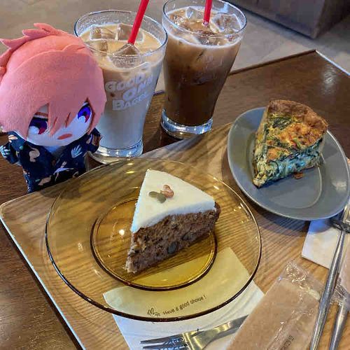 きゃろっとけーき、にんじんだけじゃなくてじんじゃーとしなもんのあじもしたぞ。