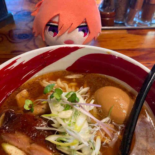 よこはまいえけいっていうらしい。にんげんかいはらーめんにもしゅるいがあるのか。