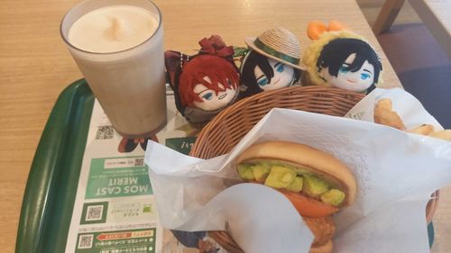 おいしいもの  いっぱいたべたい よな