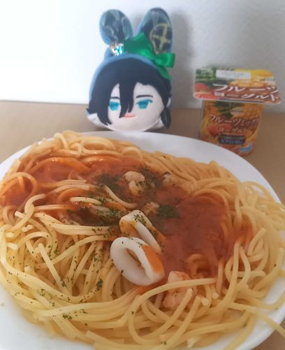 きょうのﾊﾟｽﾀはれいとうのやつだ
あるじのふるさとではﾊﾟｽﾀ1にんまえは150ｸﾞﾗﾑくらいなんだって。
だからきょうは「たりない……たりない……」ってぼやいてた。
あじはおいしかったってさ。