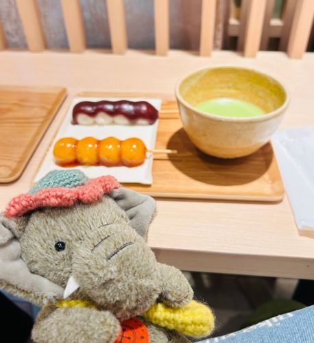 おまっちゃやさんでおだんごとおまっちゃをいただきました🍵 💛歩きつかれたからだにしみわたるそうです