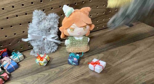 おうち    で、おそめの  クリスマスパーティー  を   しました！
おとなりの  にひき   は、モール同級生の「さびいろのねこ」さん   と、「はいいろのいぬ」さんだそうです。
おにひき   さま  が    あばれるときは   なぜか    おてて  だけしか   つかいません。もしかして   ぼくしんぐ   の   つもり  でしょうか……？

プレゼントこうかん   の   ようす  を   こうじょうちょう    に   たくさん   とって   もらったので、ちまちま    とうこう   しますね。
(続)