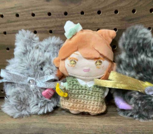 (続1)
きせきてき    に  ねこさんが   とまっている   ところ  の   おしゃしん  です。

ねこさん   は   とっても  げんきいっぱい！   かけっこ   は   わたし   が   かろうじて    かちこして   いますが、うかうか   してられません！

いぬさん   は  ふだん   おとなしい   ですが、    まんげつ  の  よる  に   なると  リドルせんぱい  でも   てがつけられなく   なっちゃうんです！