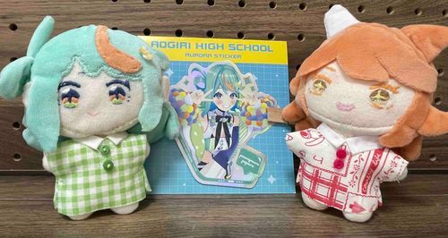 こうじょうちょう    が    ぷわぷわぽぷら  さん の  シール  を  ゲット    しましたよ～！！
おいわい   に、わたし  と  ぷわぽぷ1号   さん   で   パシャリ📸

ぽぷら  さん  の  イラストシール   も    かった   ようで、ちよみ   さん   と   りえる  さん   が    あたった    そうです！