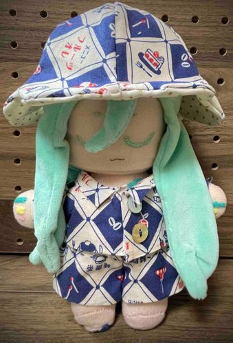 工場長メモ
【ちよがねまる1号。かなりおおらかでのんびり屋。
まだ見ぬライバルといつか勝負するために、風呂場に水をためてサーフィンの練習をするという負けず嫌いな一面もある。】