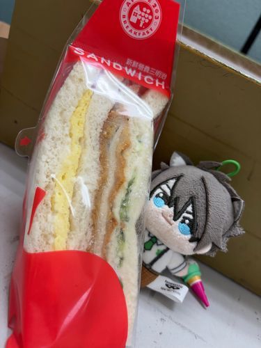 🐱：⋯🥪❗️