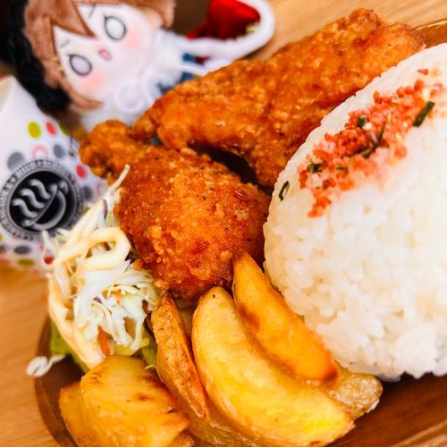 お昼ご飯にポテトとフライドチキン!!
ポテトホクホクで美味しかった!
