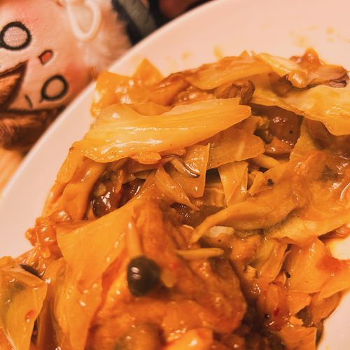 分厚い豚肉と
キャベツと厚揚げの炒めもの!
ちょっと辛かったけどうまい!