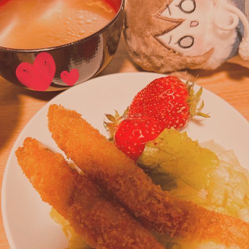 夕ご飯!
ししゃもフライ、いちご、水餃子
全部美味しい!