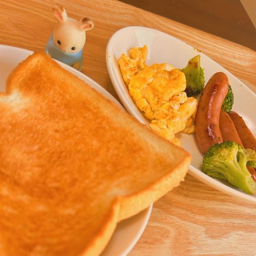朝ごはん‼️
ウインナー美味しかった!
あとブロッコリーは
少し焦げてた方が美味い‼️‼️