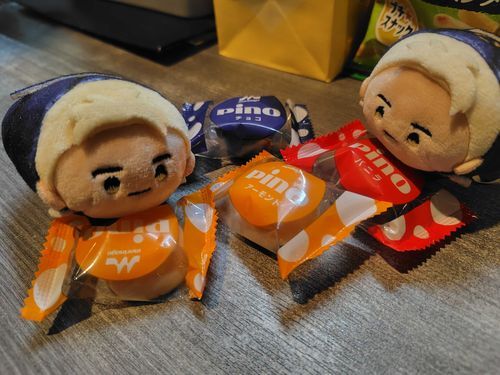 「みーんな飯の写真載せちゃってさぁ〜　俺も飯テロする〜」
「でもこれ飯テロってよりは菓子テロじゃね〜の？」