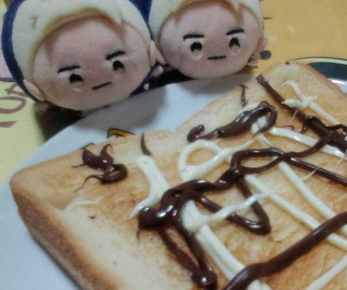 「「朝ご飯のトースト〜」」
「食パンってそのままでも美味ぇけどアレンジも結構自由だよな〜」
「お前はどんな味が好きなんだぁ〜？」