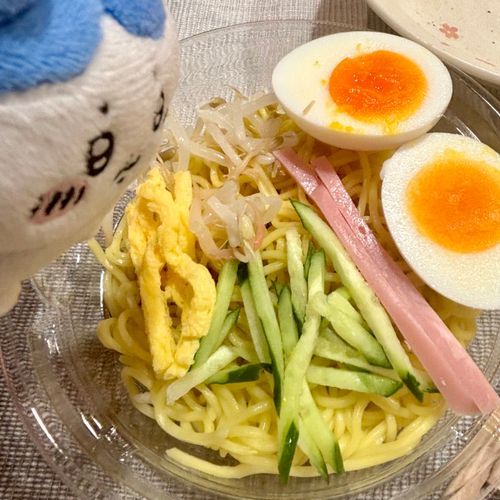 夕食後に冷やし中華！？
デザートだよねッ