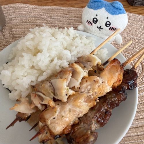 お昼に焼き鳥うまッッ‼️🐔