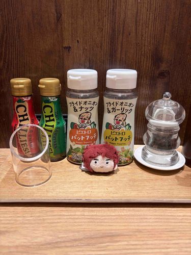 かにのり、まぎれられてないよ