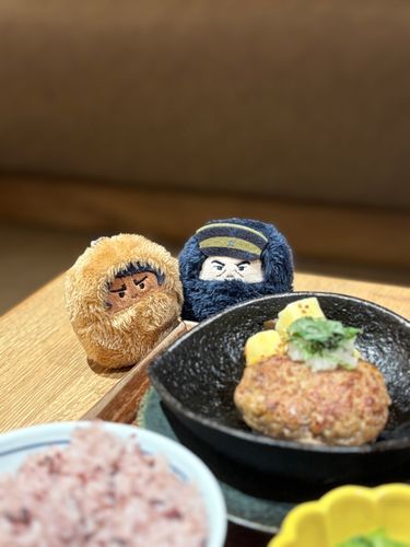 ハンバーグがおいを呼んどるもす！（さくさくっ）
ひとりで行くな！