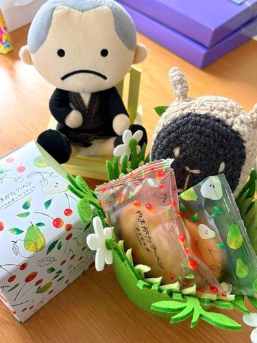 パァパとマァマが山形にご用事で行ってきたから、お土産買ってきてもらったの🍪🐑甘いものは全部ぷくが食べるの