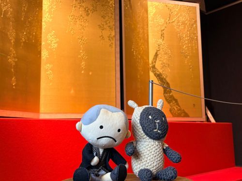 金沢に！きました！金沢は金箔が有名なんだってぇ〜！あちこちキラキラしてて、リッチな気分です！ぷくも梅安さんもお金持ちになりましたでしょうか？プリン100個買えるでしょうか？！💰🐑💵