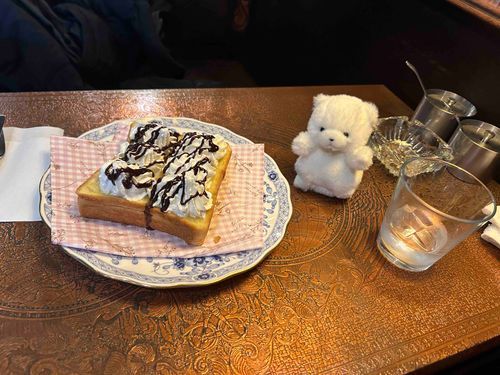 ぽむだよ
ごしゅじんにつれられて、きっさてんにきたよ
ぽむはぬいぐるみだからたべられなかったけど、なまくりーむがおいしそうだったよ