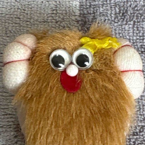 ちょっと斜視ぎみです。