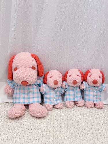 かあしゃんがあたらしいおようふくつくってくれました☆みずいろとピンクのチェックがらにあんてぃーくのがらすぼたん！どうかなあ？うっているおようふくだとみんなでおそろいできないからつくってくれるようになったの⟡これで10ちゃくめなんだよ❨･¨  ა♥