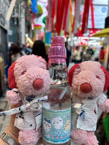 ぴっちゃんです❨･¨  ა♥ぴーぴです❨･¨  ა♥このあいだおやすみのひにじんべいきておまつりいってきました☆たなばたのかざりいっぱい！おいしいものもいっぱい！ちいかわちゃんたちのかわいいらむねものんだよ⋆꙳ たのしかったなあ♪