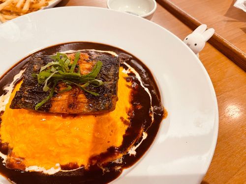 この間ココスのうなぎオムライスを食べました！すごく美味しかったのですぐにもう一度食べに行きました。26日までなので皆さんも是非！
あとピスタチオかき氷おいしかったです！