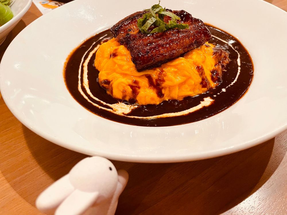 この間ココスのうなぎオムライスを食べました！すごく美味しかったのですぐにもう一度食べに行きました。26日までなので皆さんも是非！
あとピスタチオかき氷おいしかったです！