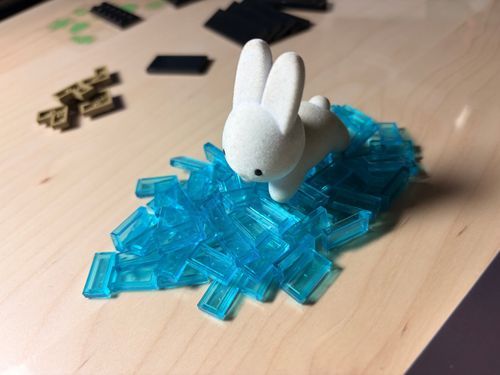透明なブロックが出てきました！きれいだね〜！
今日はここまでです！地面ができたのかな？