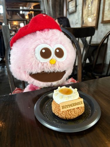 三本の箒のバタービールシュークリームとってもおいしいよ〜！