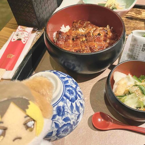 ねえ。これ、もしかしていいごはん？おれもたべていい？