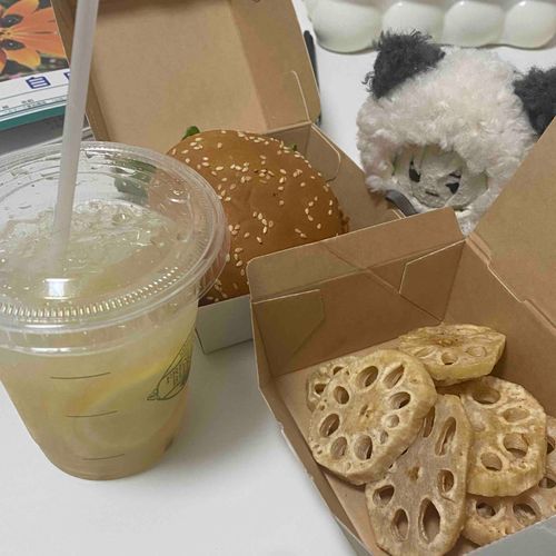 フレッシュネスバーガーだよ…ぷとぬ…😄


あんた さいきん でまえ ばっか
☝️
ごめん