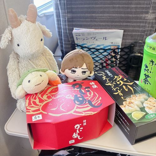 今日は永瀬さんのファンミで仙台に向かってるやぎ🐐🚄
新幹線と言えばやっぱり駅弁やぎね🐐🍱
ん、、❔お弁当2個あるやぎけどこれ全部もちぬしさんが食べるやぎか、、🐐😓❔