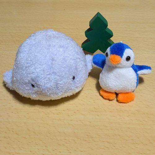 なかよしのこはるちゃんは広い広いお空を泳ぐくじらさんです