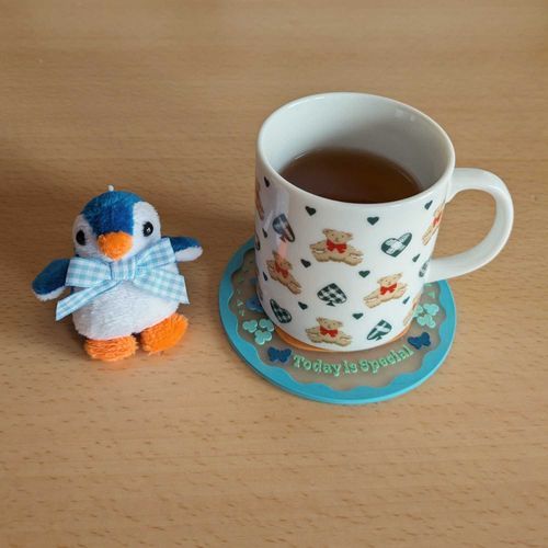 頭痛のにーちさん。鎮痛剤とカモミールティーとミーナでケア中