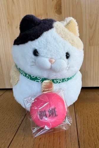 ピンクのお饅頭ニャン♪
中には餡子がぎっしり詰まってるニャン♪