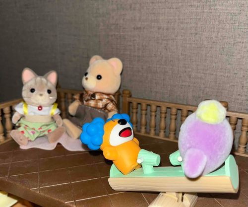 ⊂( ᴖ ̫ᴖ )⊃じつは、きになる子がいて、でもその子にも気になる子がいるみたい