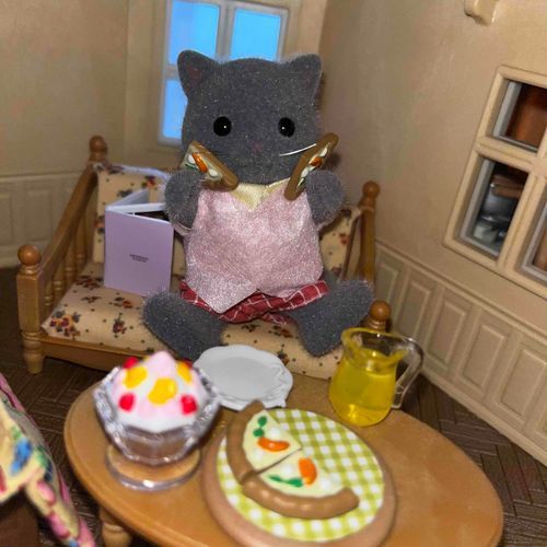（ぱやぱやのおともだち）
深夜のドカ食いの図