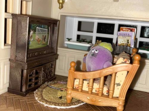 ⊂( ᴖ ̫ᴖ )⊃ぬしは酒飲みながら血眼になって履歴書書いてる。ぱやぱやはテレビでもみとく。