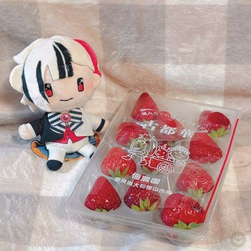本日のおやつはいちごとホットケーキでございます🍓🥞