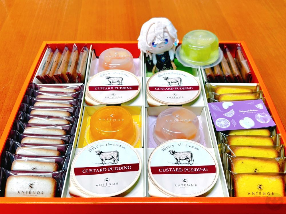 お菓子をいっぱい貰ったんだ。君も一緒にどうかな？