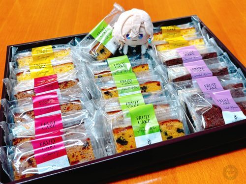 お菓子をたくさん貰ったんだ。君も一緒にどうかな？