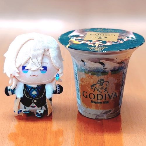 ずいぶん大きいアイスだね……🍨
僕と半分こしないかい？