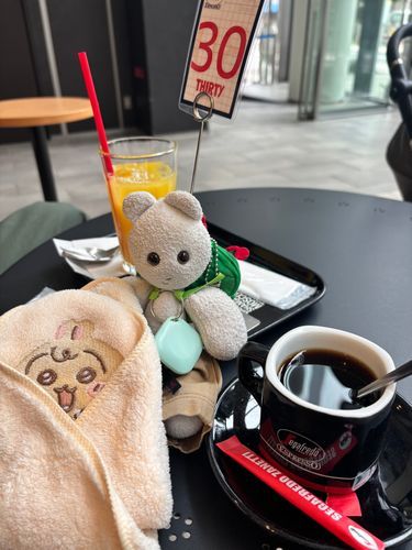 今日はいろいろお出かけしたんだけど、お出かけ先がぜんぶ　人・人・人の大賑わい
この街はこんなに人がいたのかとびっくりしたヤ
ショッピングを楽しむつもりだったんだけど、なんの成果も得られずに、胡椒餅とお弁当を買って帰ったヤ😫ま、こんな日もあるわな