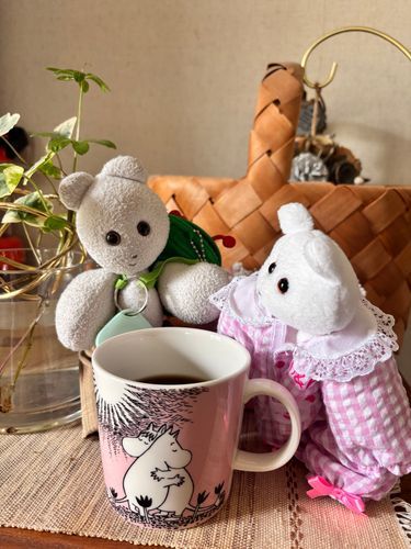 久しぶりにきょうだいに会いに来たや。
いっしょにおいしいコーヒーをいただいたよ。エチオピアのコーヒーは華やかな香りがするね
くまきちのためにおいしいコーヒーを本当にどうもありがとう。