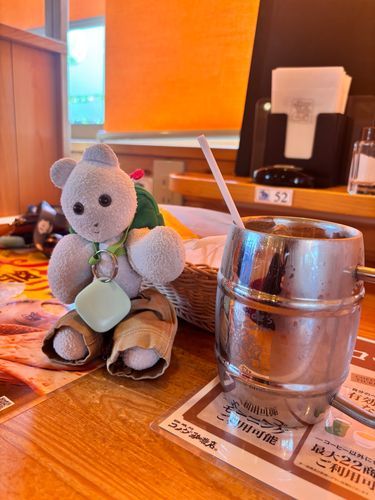 も〜にんぐに来たや
もうすでに暑いや
でも暑い日にすずしいカフェーで
アイスコーヒーなんて
エモだや