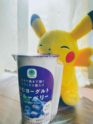 にんげんちゃんのともだちが　れいぞうこにわすれていった　おいしいのみもの
ひだまりちゃんがもらいました　○
