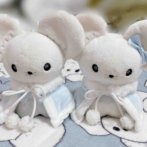 ポケだちのズミさんが教えてくれたふわふわのヘアゴムがポケぬいたちのマフラー代わりにちょうどいいの🧣・*
🐭ふわふわであっかいよ〜
🐭ズミさん教えてくれてありがとう
👱♀️良かったねぇ