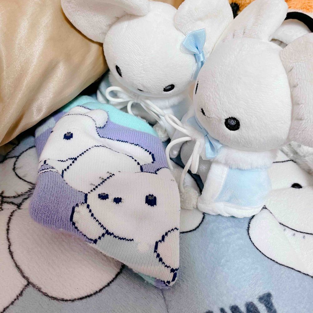🐭トレーナーのとくせい、ものかくし
🐭 まくらの下にネズミくつ下

(※寝てる間にまくらの下に入れたっぽいです👱‍♀️💦)
